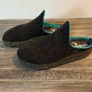 Asportuguesas Come Round Toe Mules